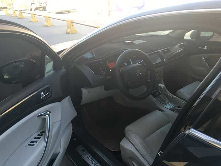 雪铁龙c5 2012款 2.0l 自动尊享型
