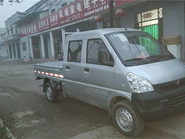 五菱荣光小卡双排和五菱之光小卡双排有什么区