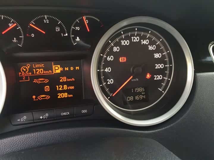 标致508 2012款 2.0l 自动豪华版