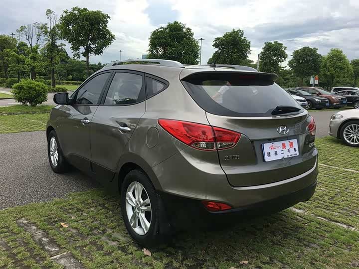 北京现代ix35 2010款 2.0l 自动两驱精英版gls