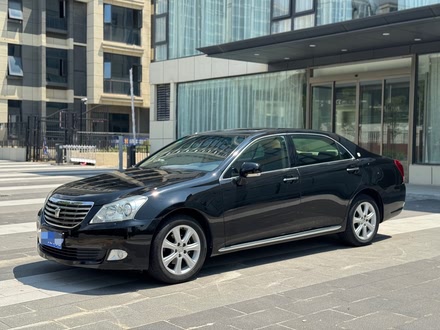 ϶ַ ʹ 2010 3.0L Royal Saloon 