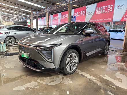 �ߺ�HiPhi Y 2023�� 560km ���h��