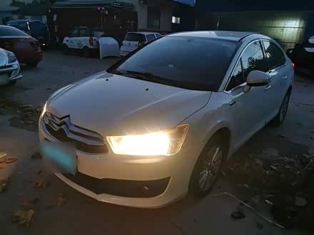 Ϋѩ  2016   1.6L ԶƷ