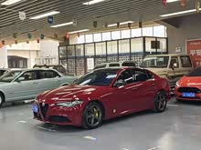 Giulia~ 2019 2.0T 280HP Black Packageژ