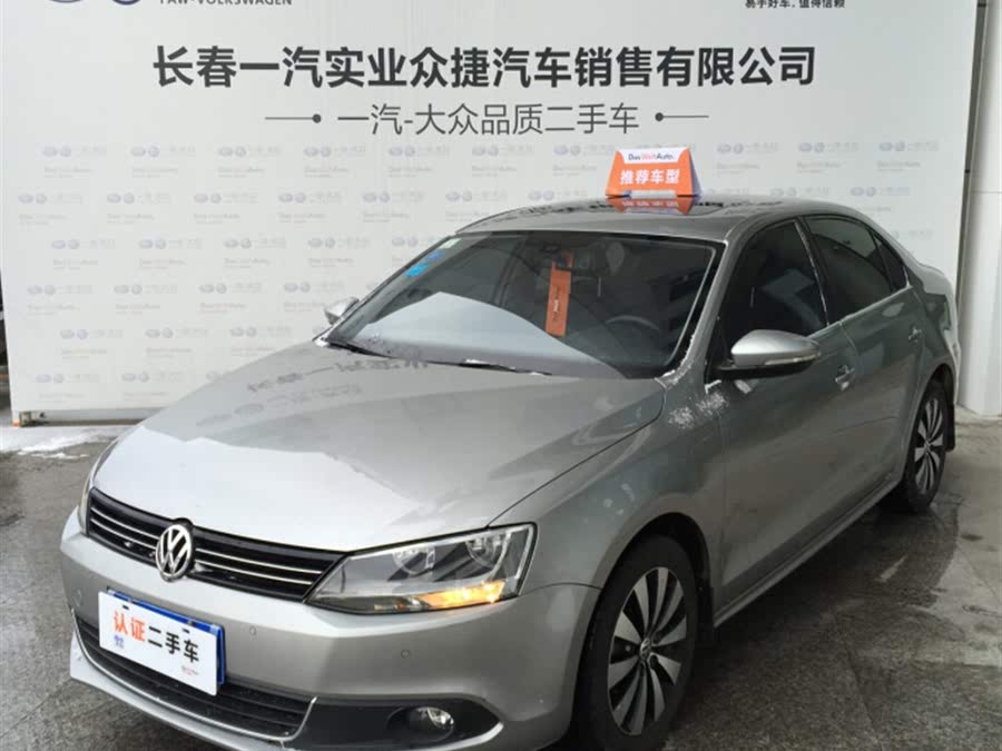 紧凑型车  颜  色: 银灰色 燃油标号: 95号 驱动方式: 前置前驱 速腾