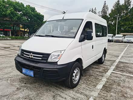 上汽大通MAXUS V80 2011款 2.5T 长轴中顶商杰版