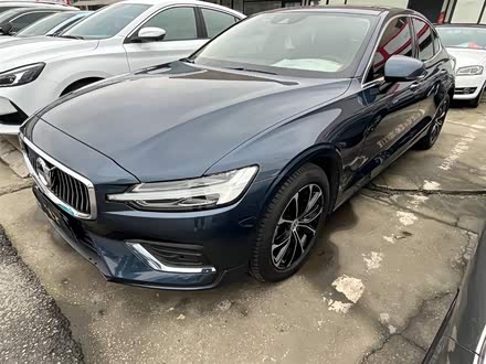 沃尔沃S60 2021款 T4 智逸豪华版