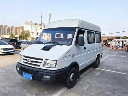 依维柯得意 2014款 2.5T-A35 NJ6484ACM47Z4