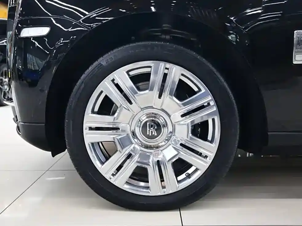Rolls-Royce Cullinan 2018 мест