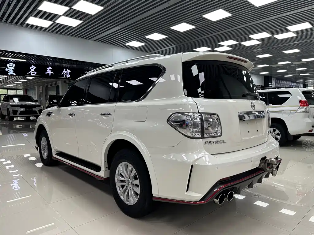 NISSAN TOURE