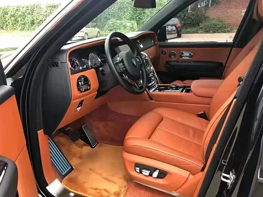 Rolls-Royce Cullinan 2018 мест