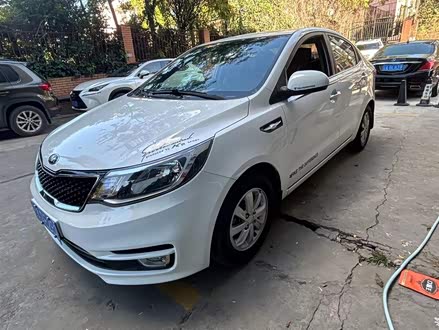 起亚K2 2015款 三厢 1.4L MT GLS
