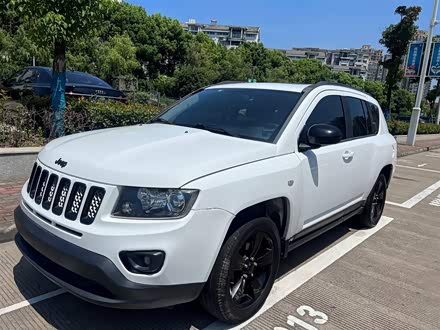 指南者进口 2014款 2.4L 四驱蛇行珍藏版