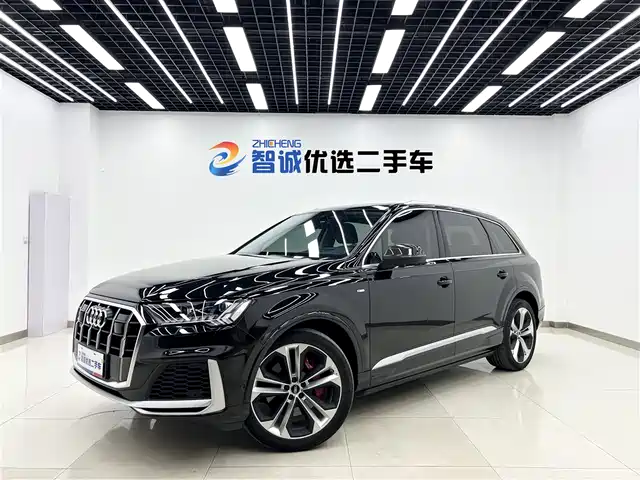 AUDI Q7 2023