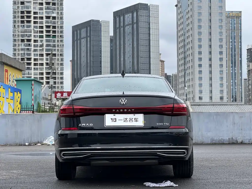 VOLKSWAGEN PASSAT