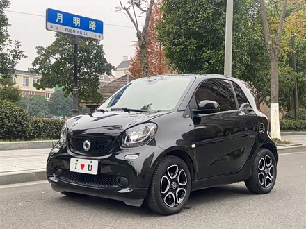 smart fortwo 2016款 0.9T 66千瓦硬顶先锋版