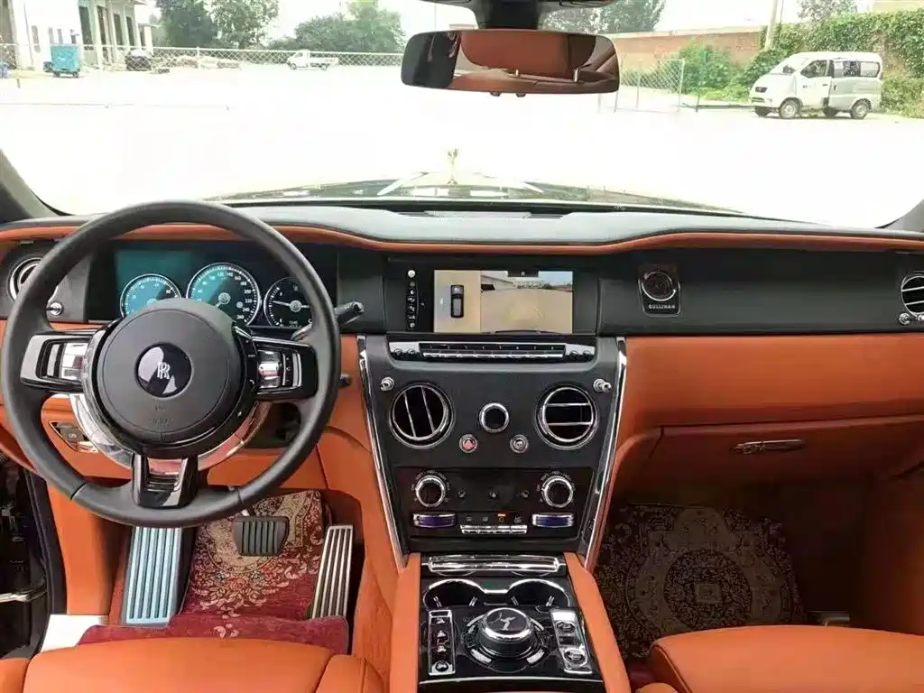 Rolls-Royce Cullinan 2018 мест