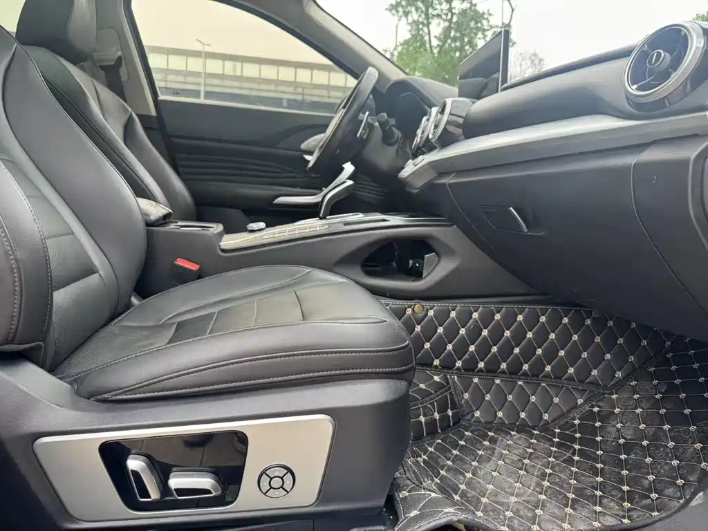 WEI PAI WEI BRAND VV7