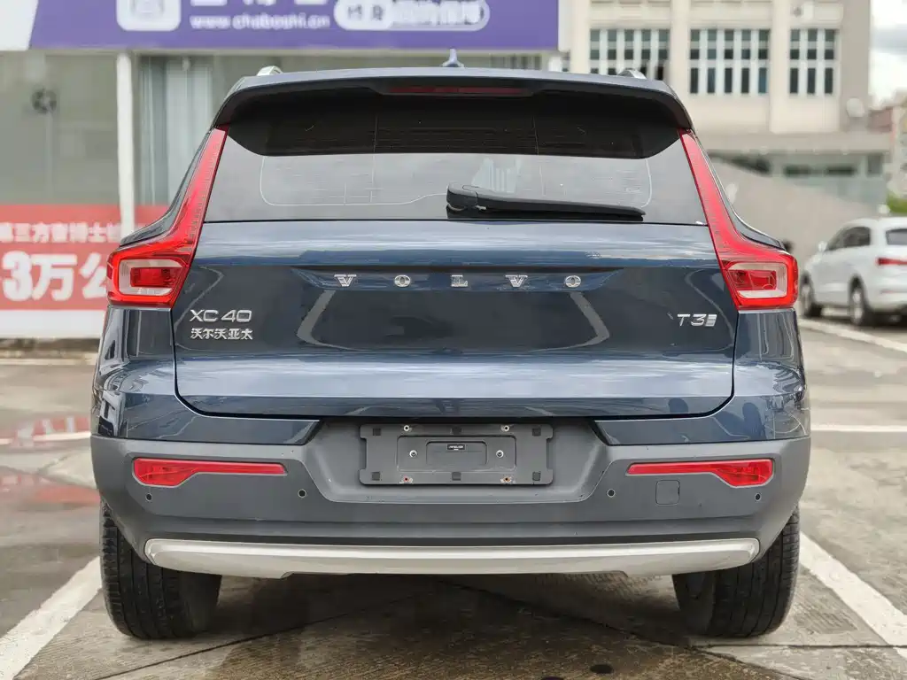 VOLVO  XC40