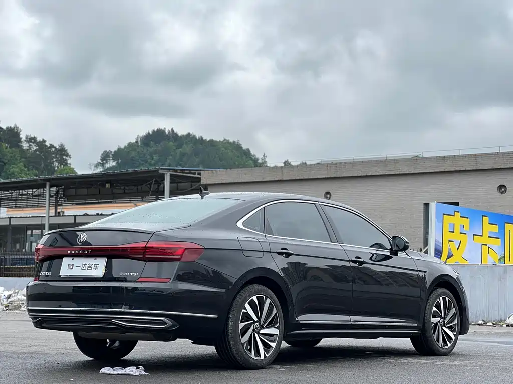 VOLKSWAGEN PASSAT