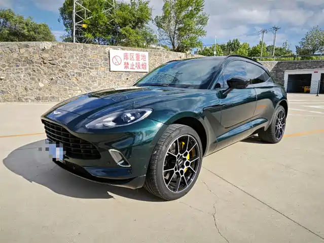 ASTON MARTIN  DBX 2021