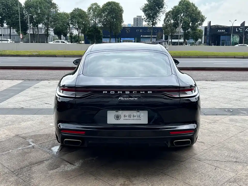 PORSCHE PANAMERA
