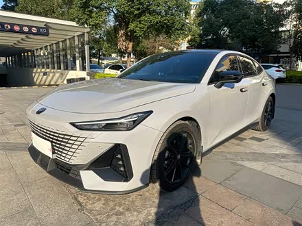 长安UNI-V 2022款 1.5T 尊贵型