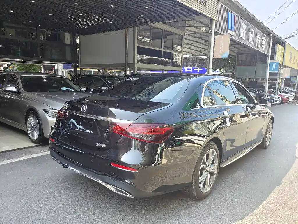 MERCEDES-BENZ E CLASS