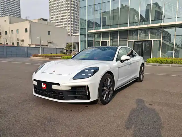 PORSCHE PANAMERA 2024