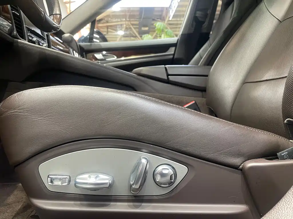 Porsche Panamera 2010 Panamera Turbo 4.8T