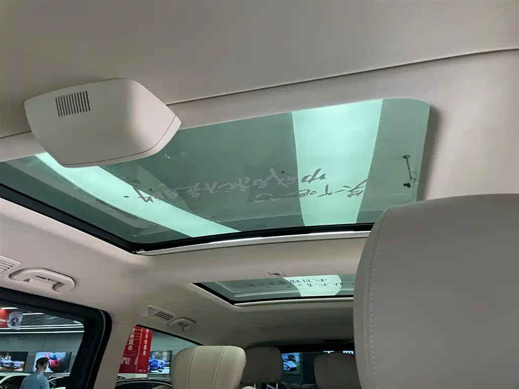 MERCEDES-BENZ V CLASS