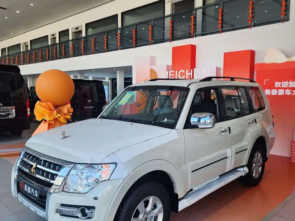 Mitsubishi Pajero (Import) 2022