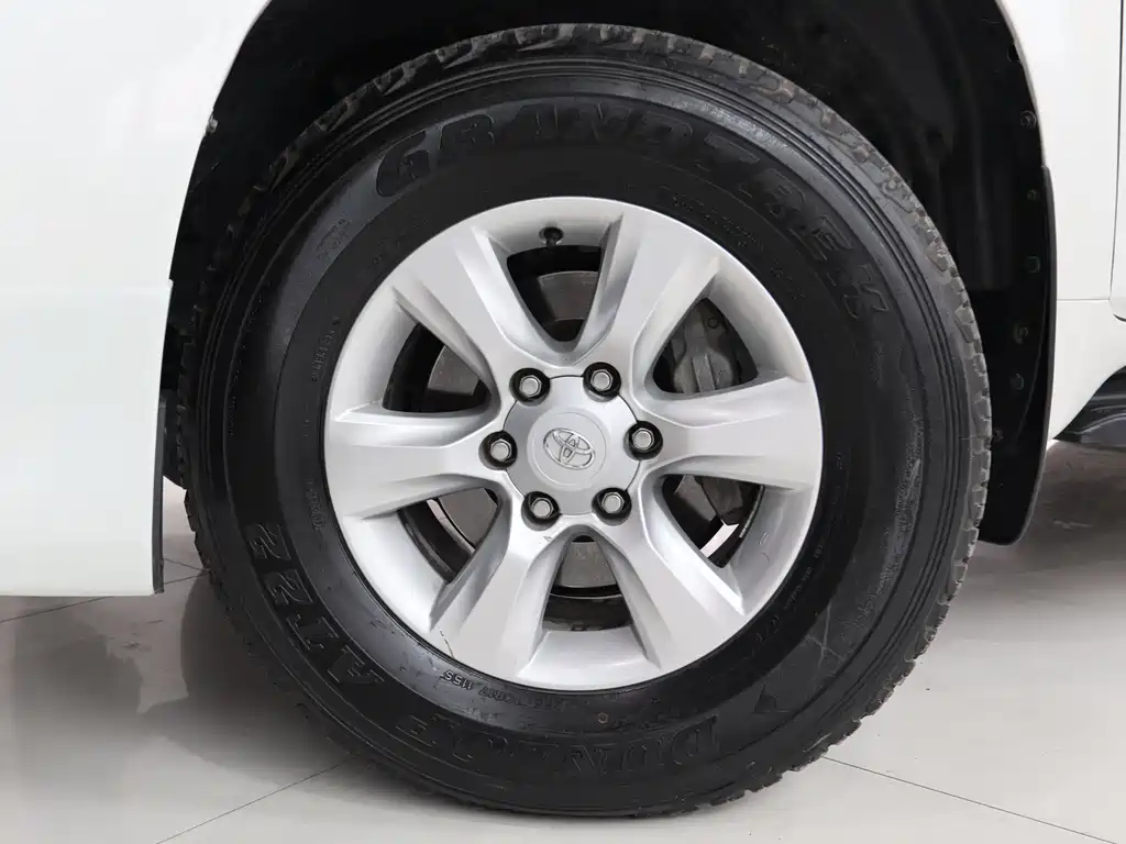 Toyota Land Cruiser Prado 2010 2.7L AT Luxury