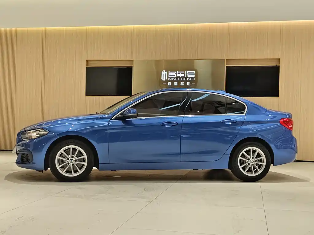 BMW  1 SERIES