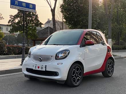 smart fortwo 2019款 0.9T 66千瓦硬顶先锋版 国VI