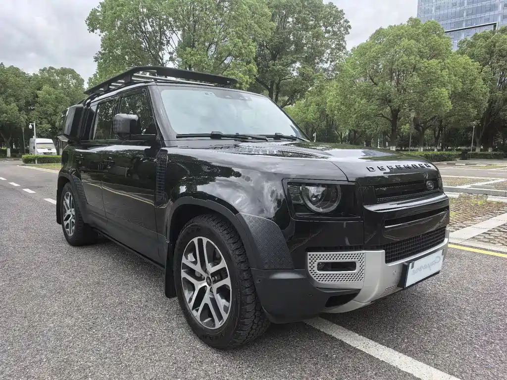 LAND ROVER DEFENDER