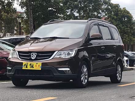 宝骏730 2015款 1.8L 手动豪华导航ESP版 7座
