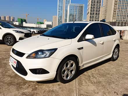 福克斯 2014款 两厢经典 1.8L 自动酷白典藏版