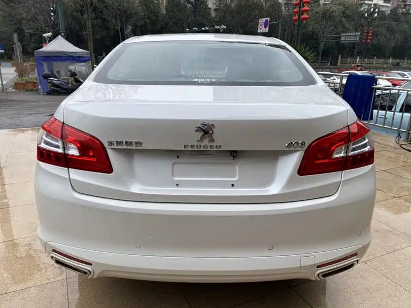 PEUGEOT 408
