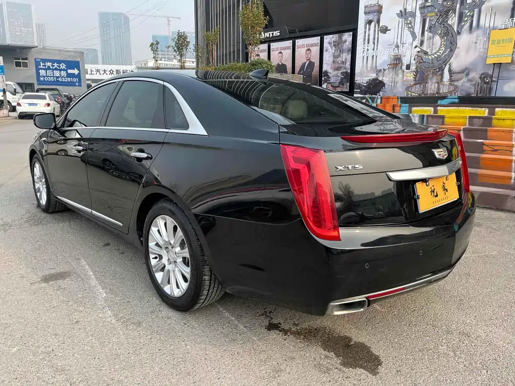 CADILLAC XTS