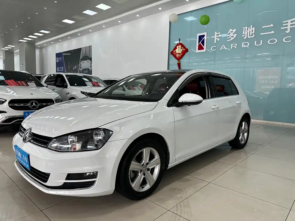 VOLKSWAGEN GOLF
