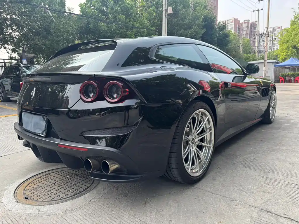 FERRARI GTC4LUSSO