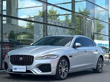 捷豹XFL 2022款 XFL 2.0T P250 两驱尊享豪华版
