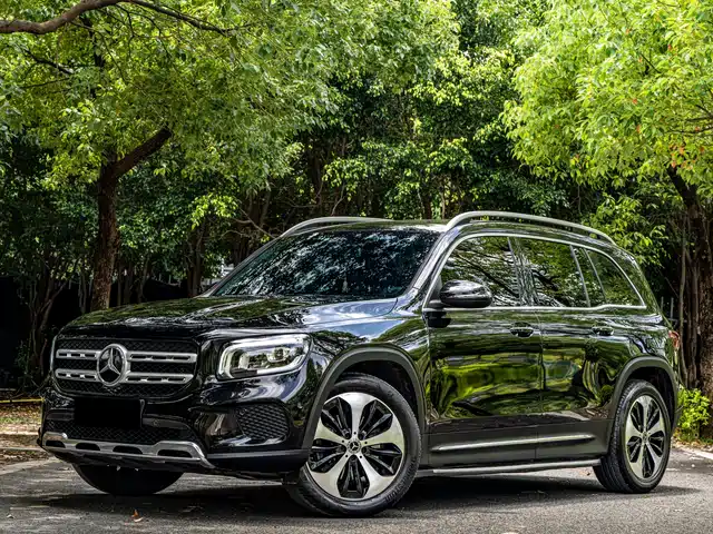 MERCEDES-BENZ GLB