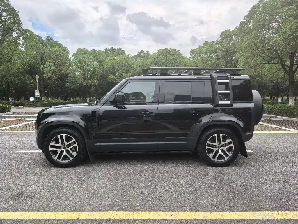 LAND ROVER DEFENDER
