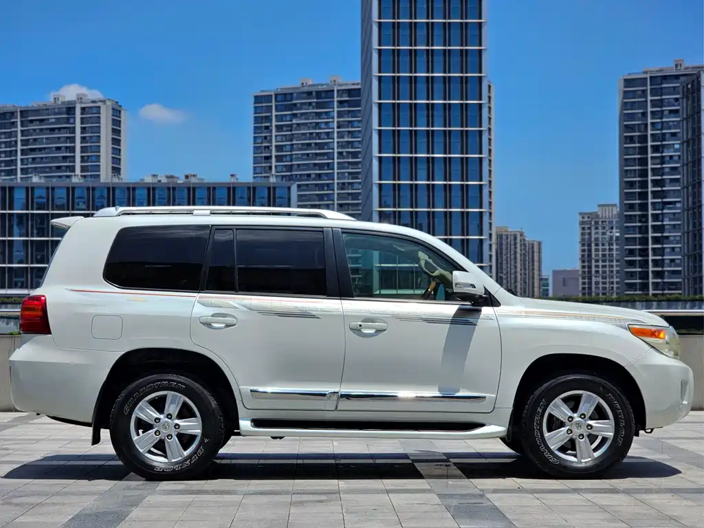 TOYOTA LAND CRUISER