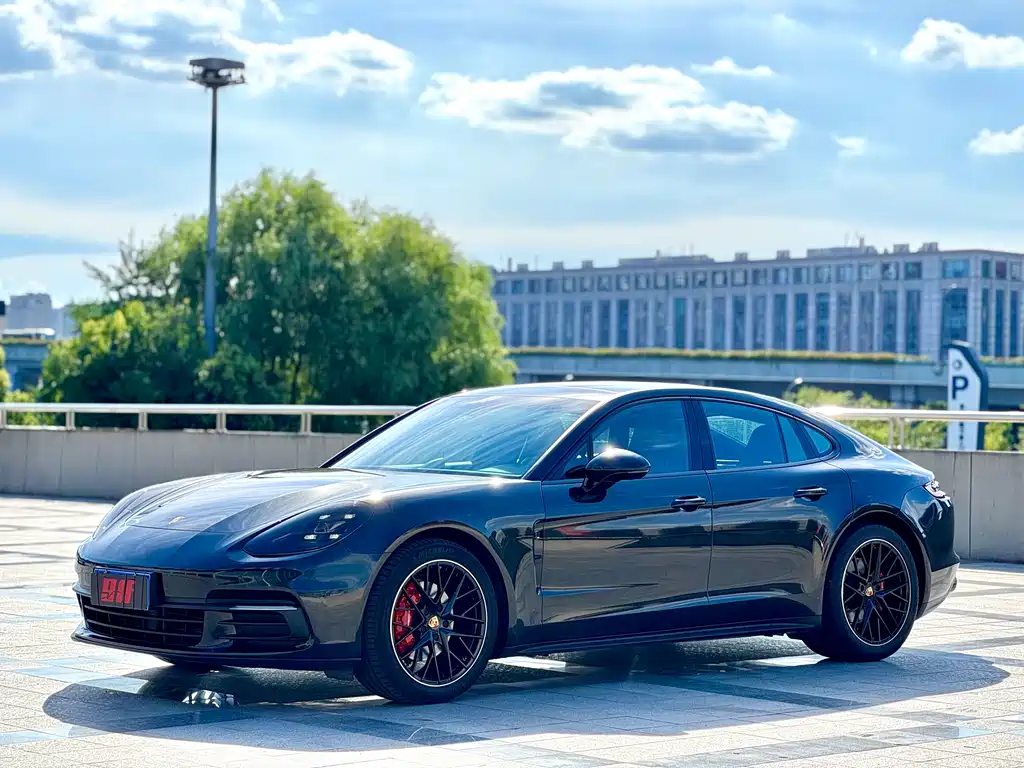 PORSCHE PANAMERA