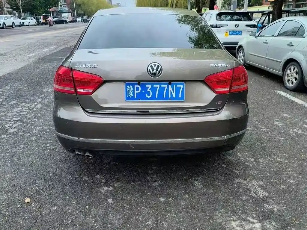 VOLKSWAGEN PASSAT