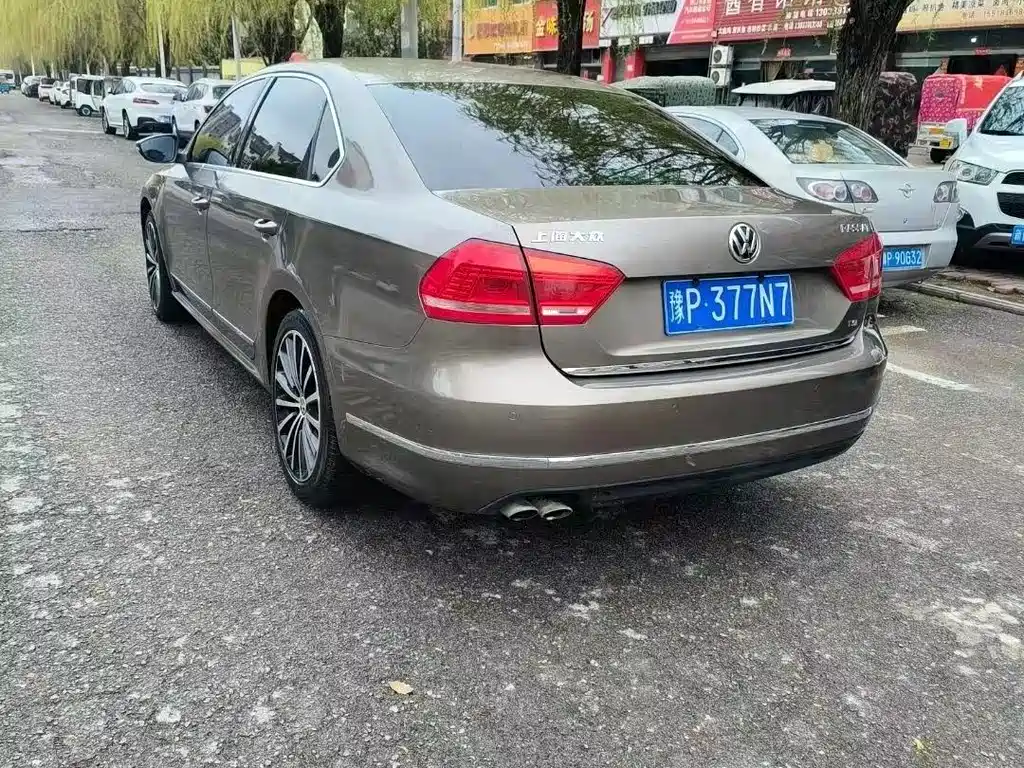 VOLKSWAGEN PASSAT