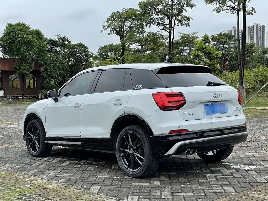 AUDI Q2L